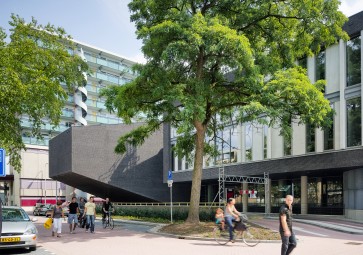 Architectuur Factorium vereeuwigd in bekroonde beeldtaal
