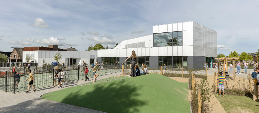 Public primary school Pantarijn and Hindu Shri Krishna primary school